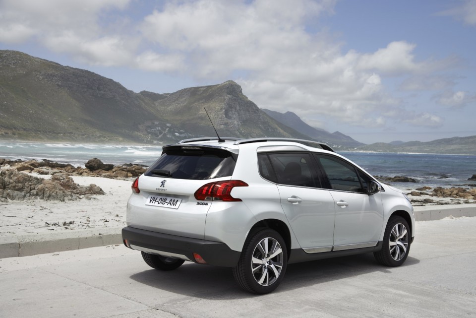 Photo 3/4 arrière Peugeot 2008 I Blanc Nacré (2013) - 1-002