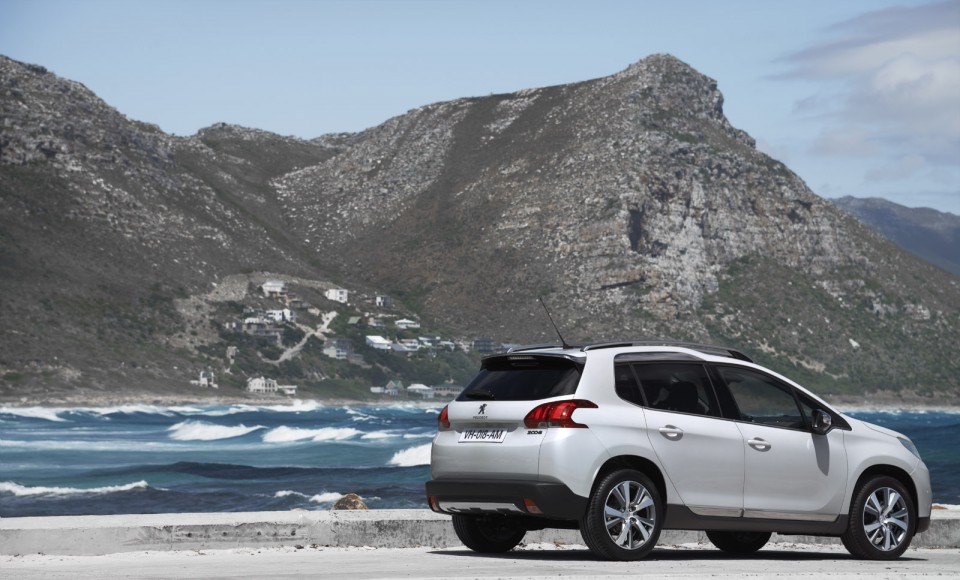 Photo 3/4 arrière statique Peugeot 2008 I Blanc Nacré (2013) - 1-003