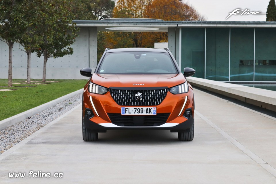 Photo face avant Peugeot 2008 II GT PureTech 155 (2019)