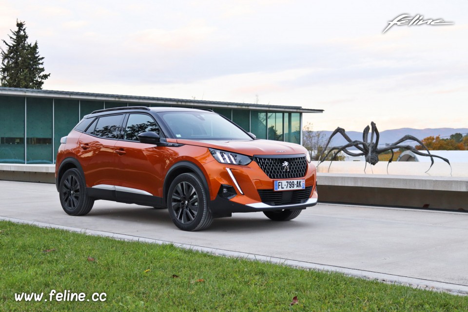 Photo 3/4 avant Peugeot 2008 II GT PureTech 155 (2019)