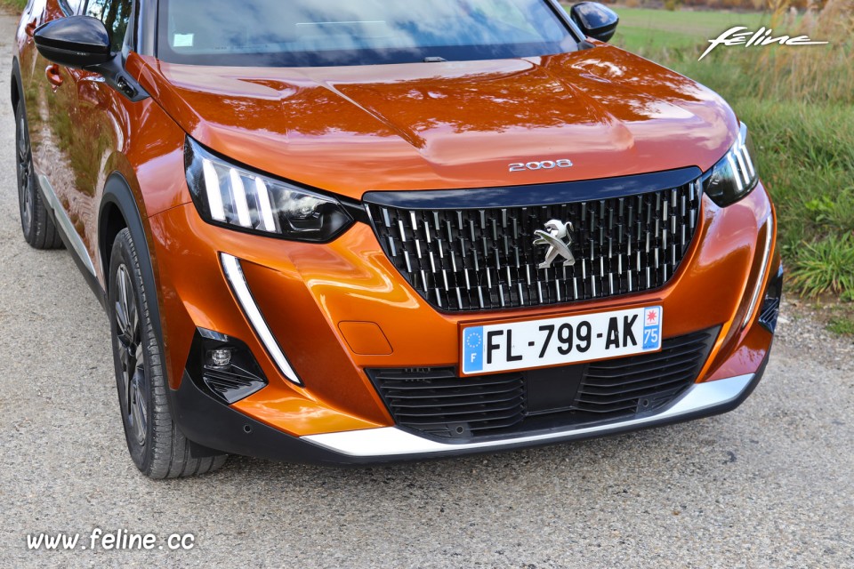 Photo bouclier avant Peugeot 2008 II GT PureTech 155 (2019)