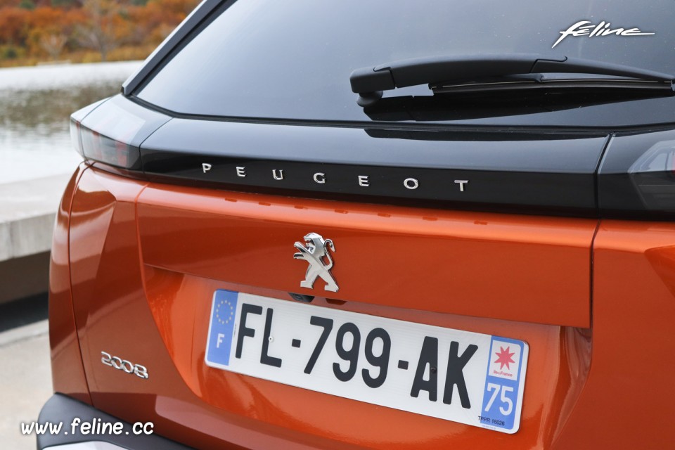 Photo volet de coffre Peugeot 2008 II GT PureTech 155 (2019)