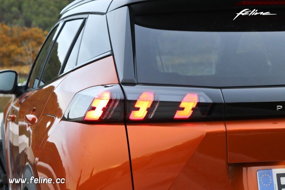 Photo feu arrière Full LED Peugeot 2008 II GT PureTech 155 (201