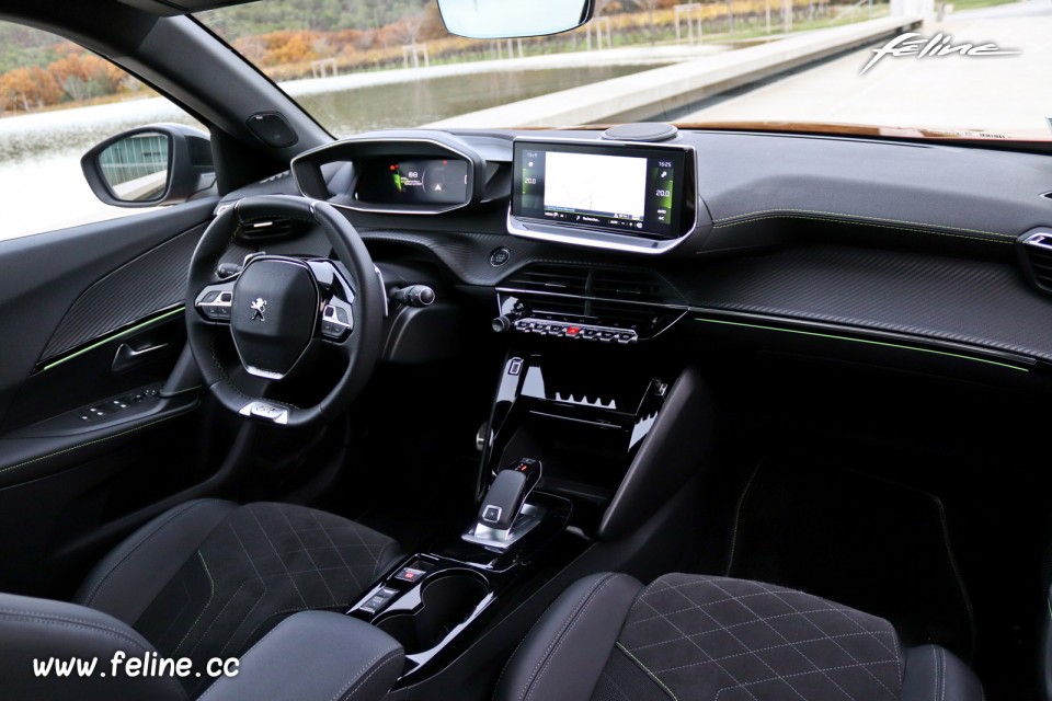 Photo intérieur TEP Alcantara Noir Mistral Peugeot 2008 II GT P