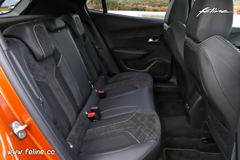 Photo banquette arrière TEP Alcantara Noir Mistral Peugeot 2008