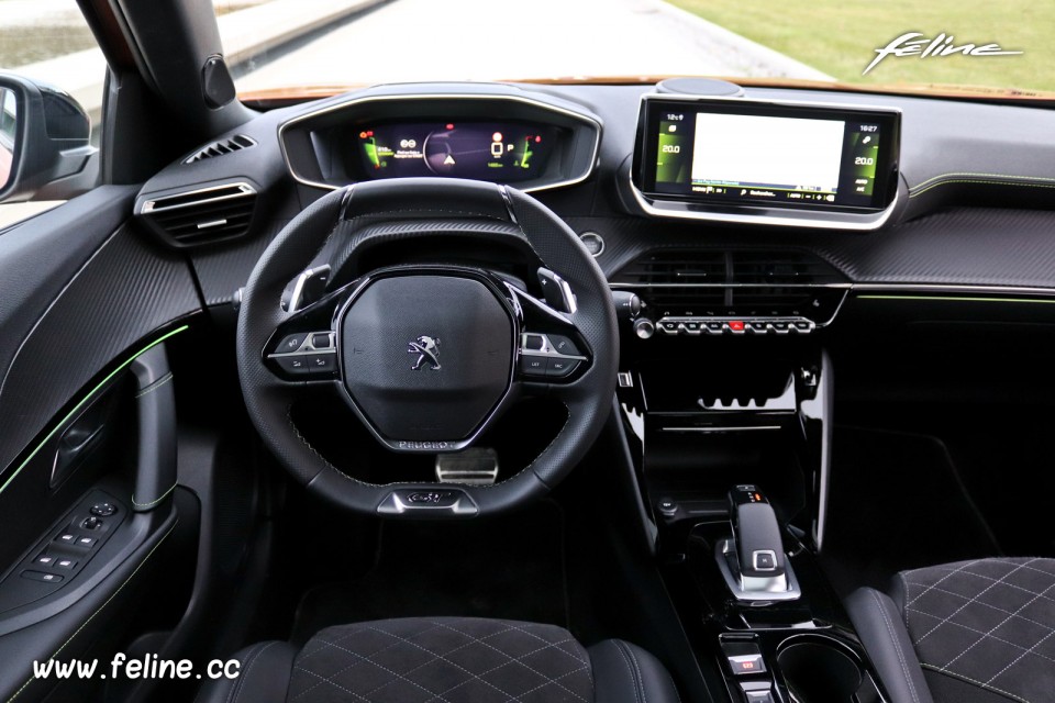 Photo poste de conduite i-Cockpit 3D Peugeot 2008 II GT PureTech