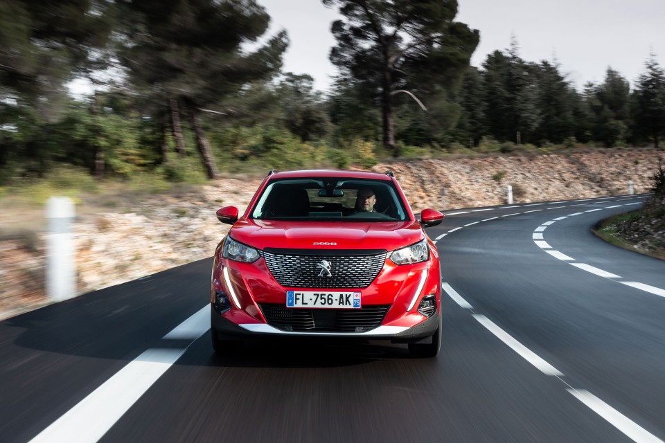 Photo officielle Peugeot 2008 II Allure Rouge Elixir - Essais pr