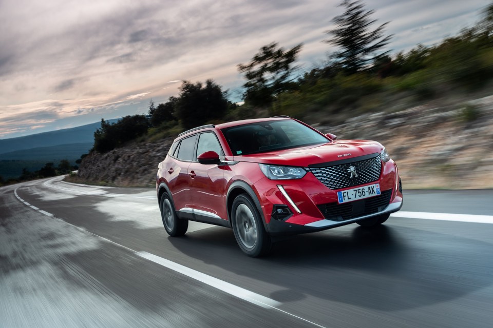 Photo officielle Peugeot 2008 II Allure Rouge Elixir - Essais pr