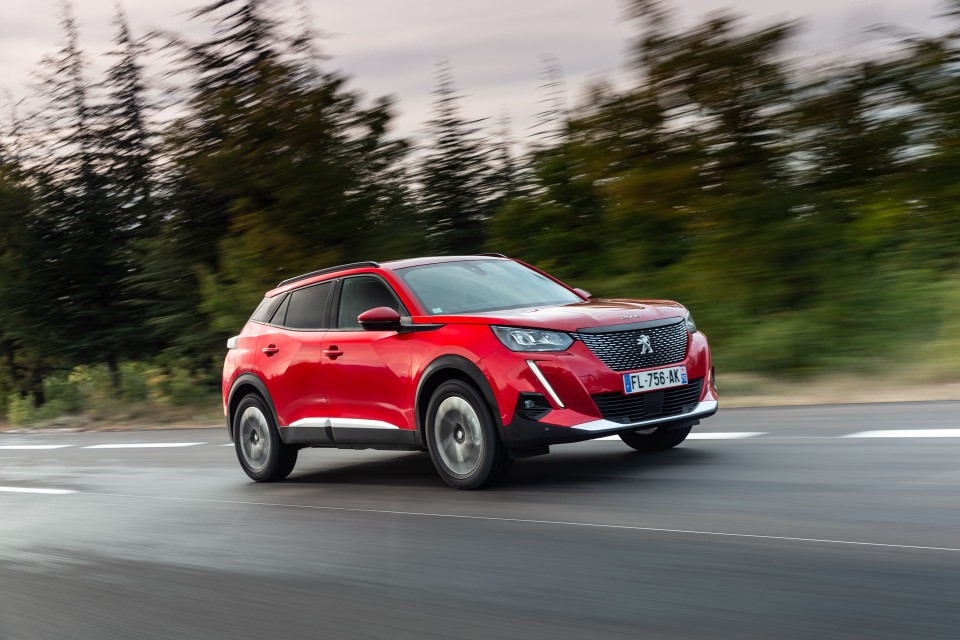 Photo officielle Peugeot 2008 II Allure Rouge Elixir - Essais pr