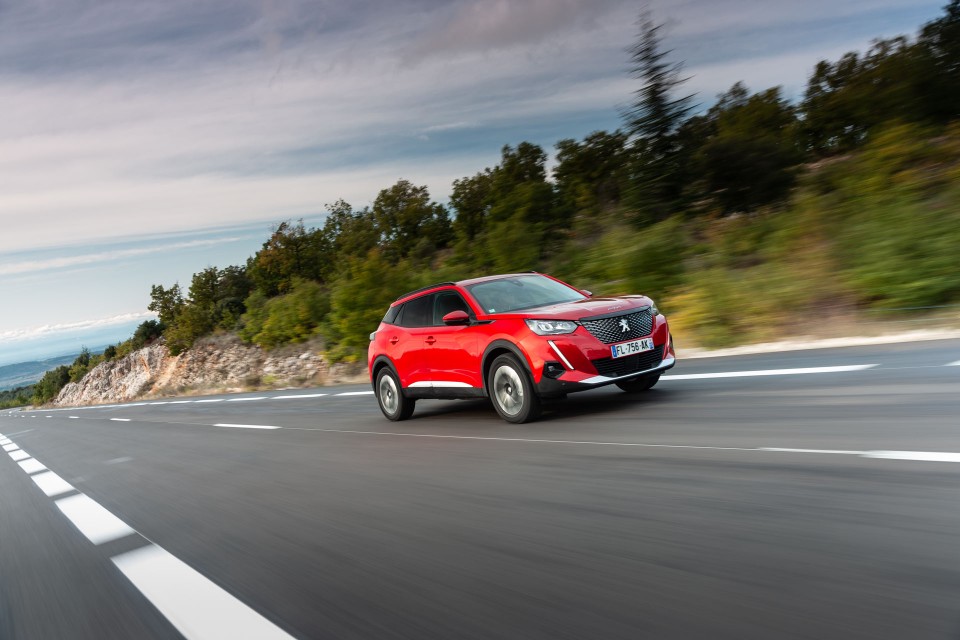 Photo officielle Peugeot 2008 II Allure Rouge Elixir - Essais pr