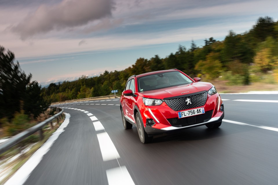 Photo officielle Peugeot 2008 II Allure Rouge Elixir - Essais pr