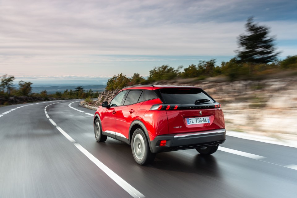 Photo officielle Peugeot 2008 II Allure Rouge Elixir - Essais pr