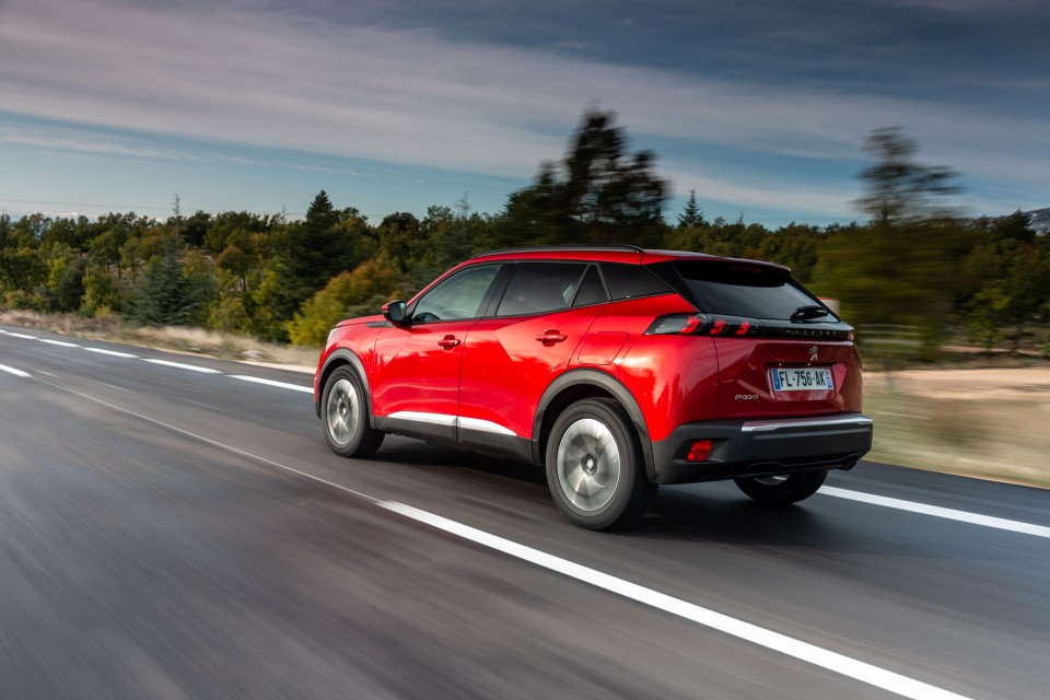 Photo officielle Peugeot 2008 II Allure Rouge Elixir - Essais pr