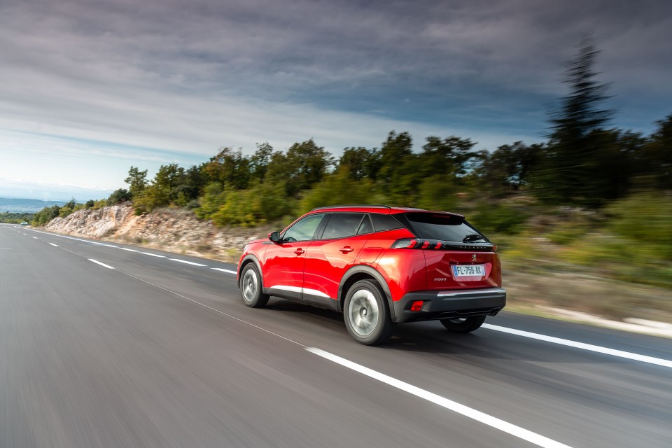 Photo officielle Peugeot 2008 II Allure Rouge Elixir - Essais pr