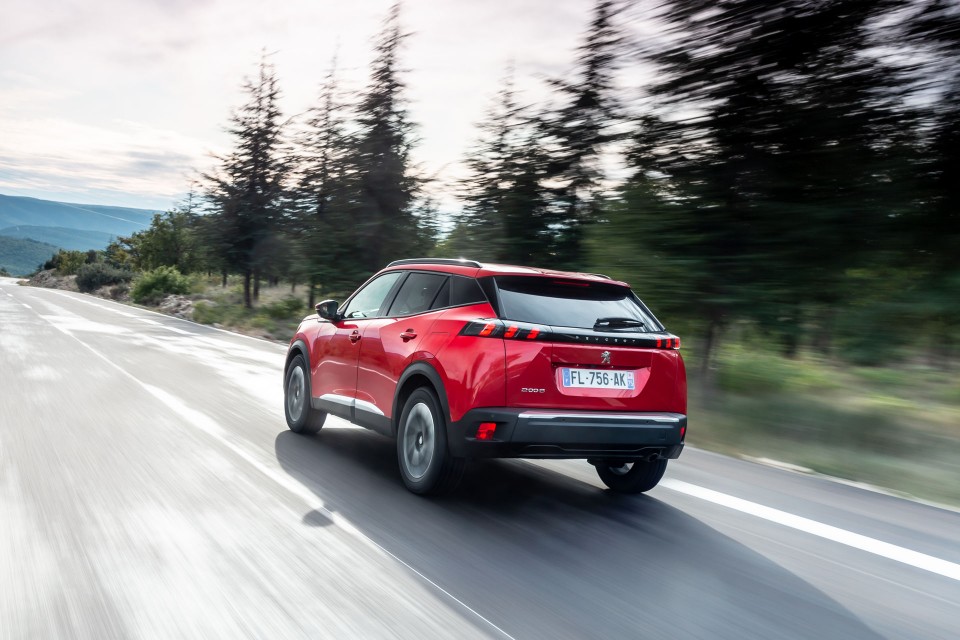 Photo officielle Peugeot 2008 II Allure Rouge Elixir - Essais pr