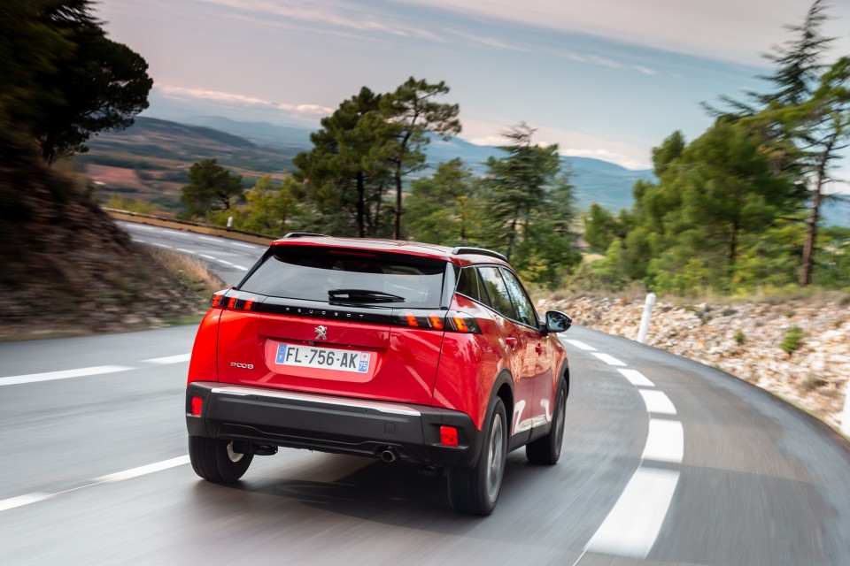 Photo officielle Peugeot 2008 II Allure Rouge Elixir - Essais pr