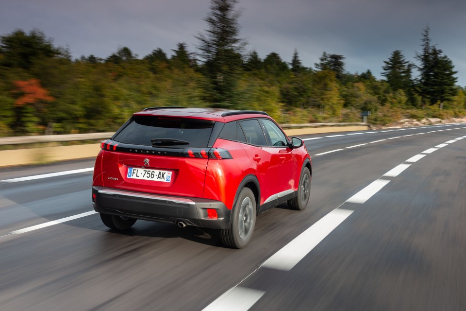 Photo officielle Peugeot 2008 II Allure Rouge Elixir - Essais pr