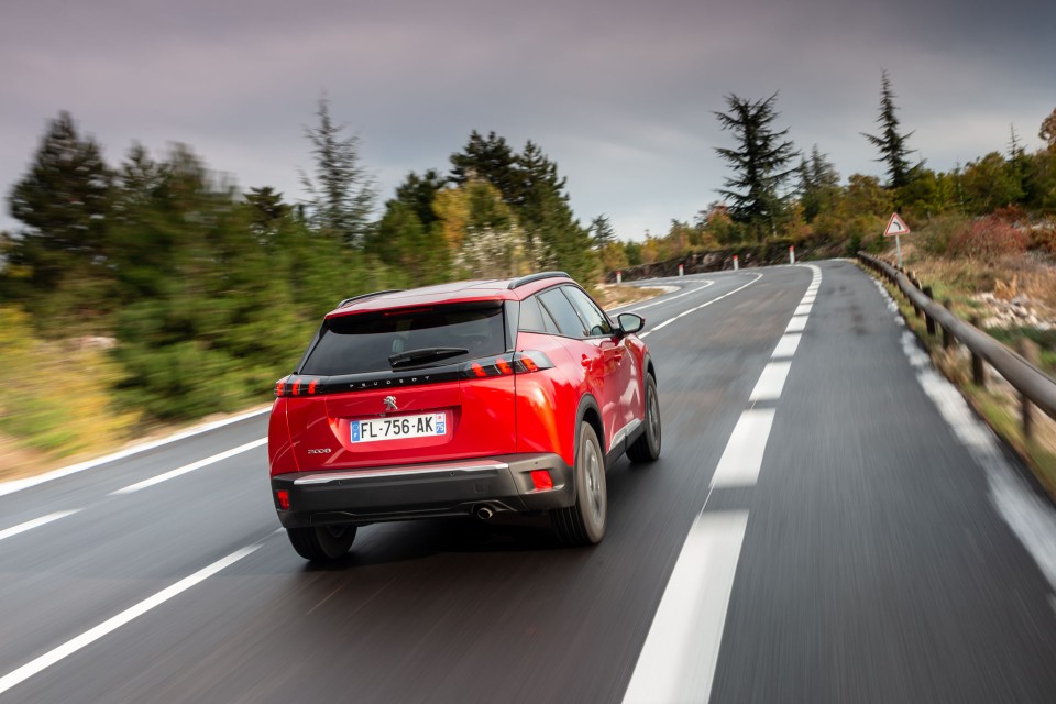 Photo officielle Peugeot 2008 II Allure Rouge Elixir - Essais pr