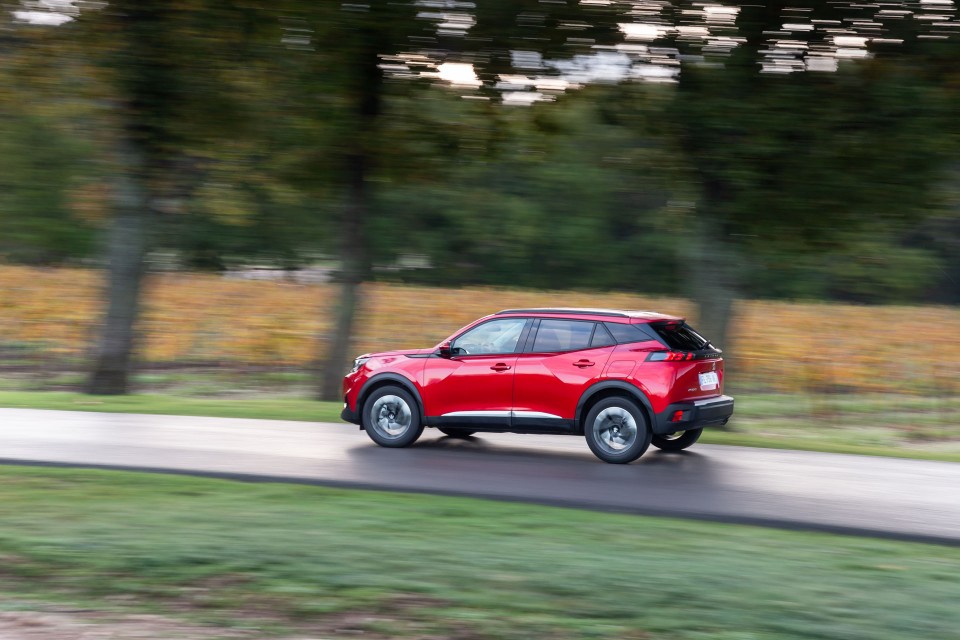 Photo officielle Peugeot 2008 II Allure Rouge Elixir - Essais pr