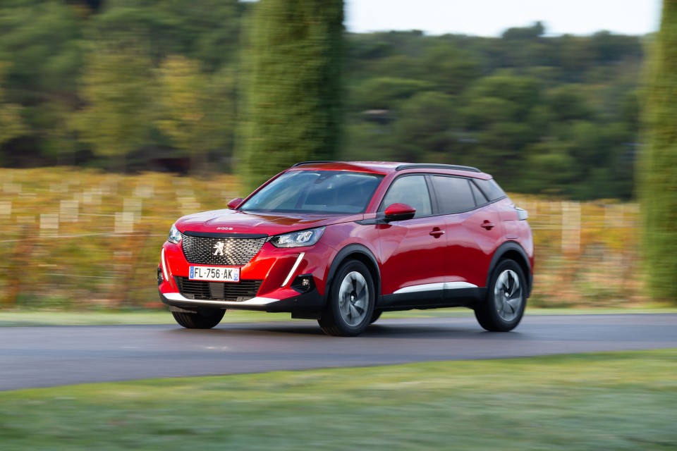 Photo officielle Peugeot 2008 II Allure Rouge Elixir - Essais pr