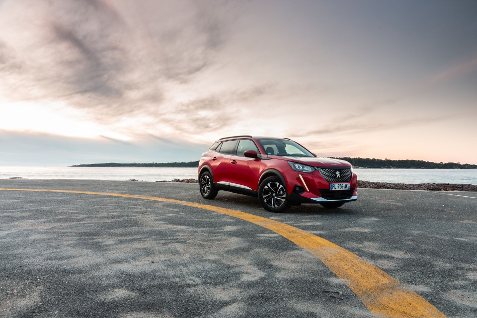 Photo officielle Peugeot 2008 II Allure Rouge Elixir - Essais pr