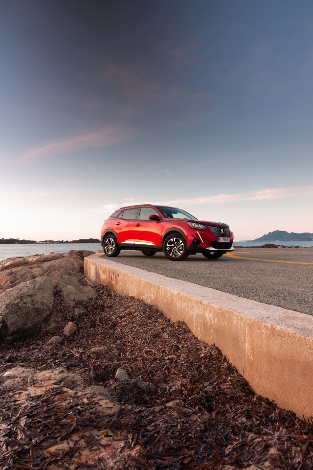 Photo officielle Peugeot 2008 II Allure Rouge Elixir - Essais pr