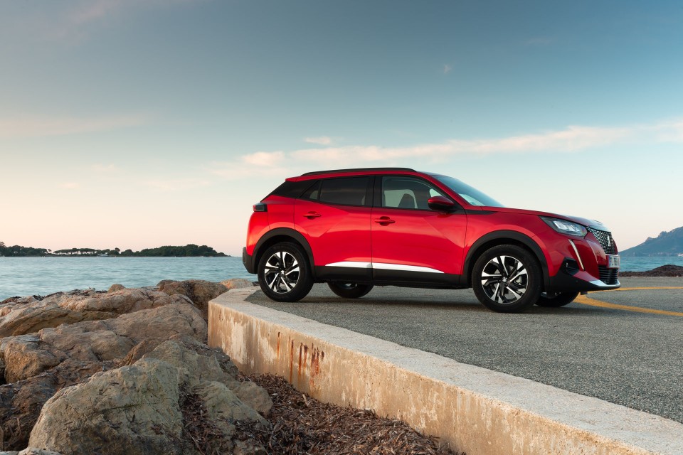 Photo officielle Peugeot 2008 II Allure Rouge Elixir - Essais pr