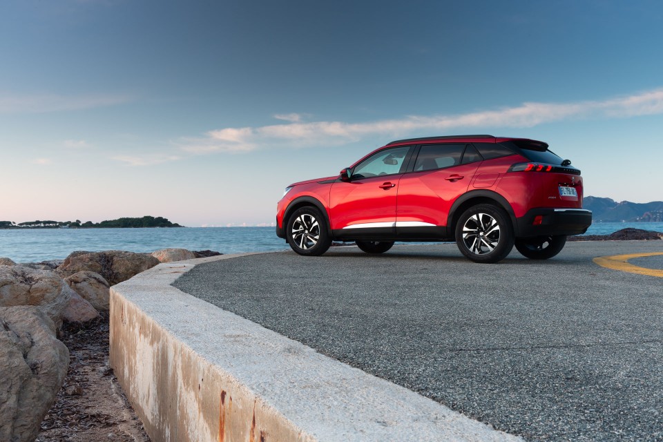 Photo officielle Peugeot 2008 II Allure Rouge Elixir - Essais pr