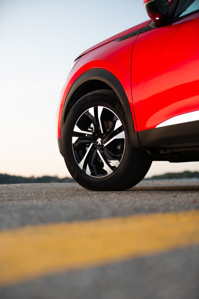 Photo officielle Peugeot 2008 II Allure Rouge Elixir - Essais pr