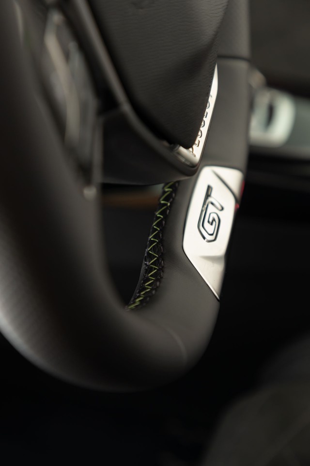 Photo officielle Peugeot 2008 II GT Orange Fusion - Essais press