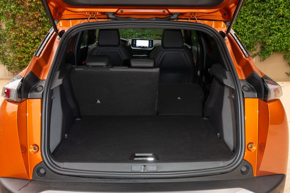 Photo officielle Peugeot 2008 II GT Orange Fusion - Essais press