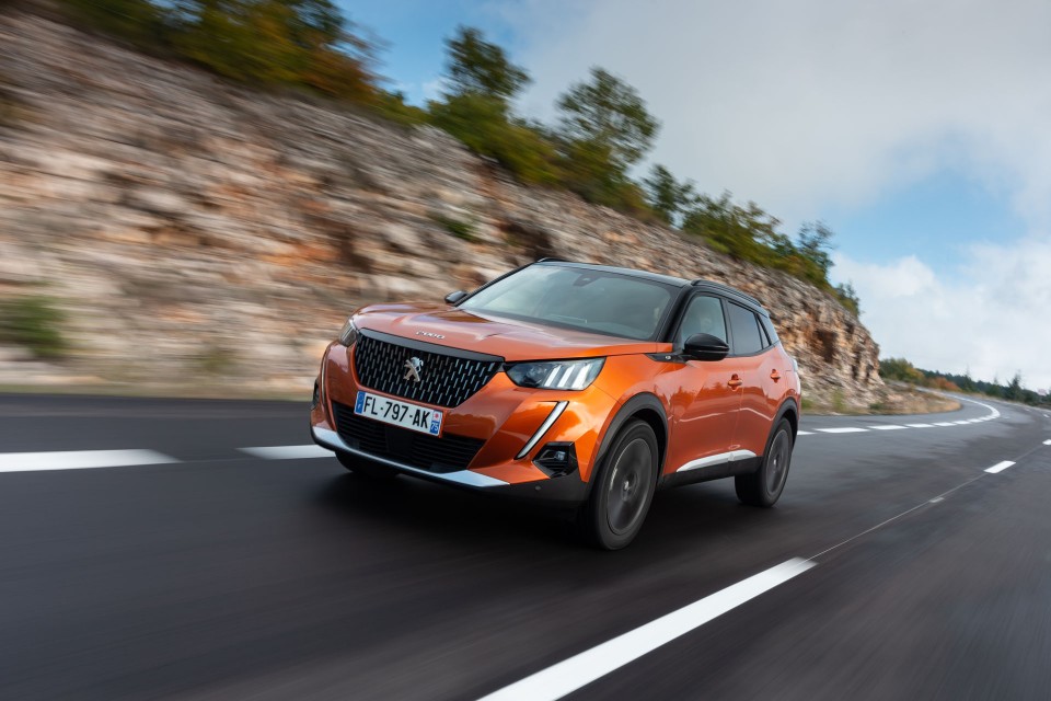 Photo officielle Peugeot 2008 II GT Orange Fusion - Essais press