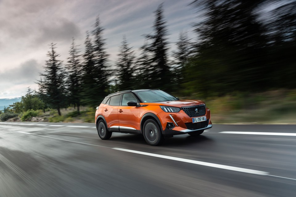 Photo officielle Peugeot 2008 II GT Orange Fusion - Essais press