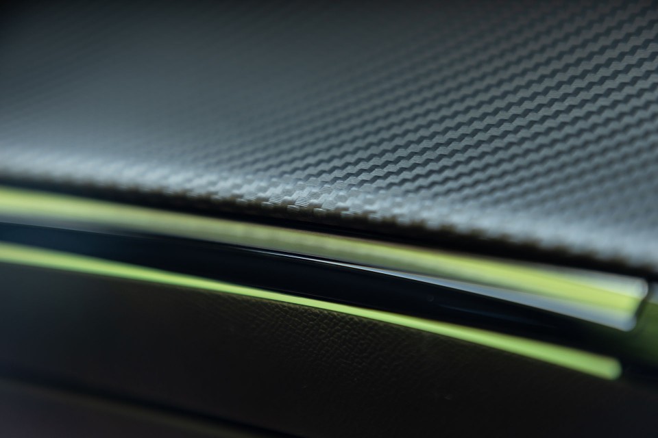 Photo officielle Peugeot 2008 II GT Orange Fusion - Essais press