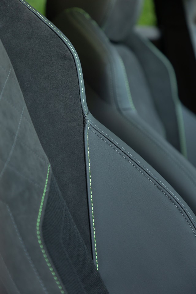 Photo officielle Peugeot 2008 II GT Orange Fusion - Essais press