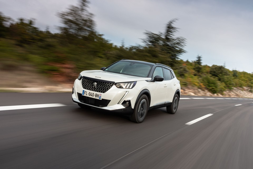 Photo officielle Peugeot 2008 II GT Line Blanc Nacré - Essais p