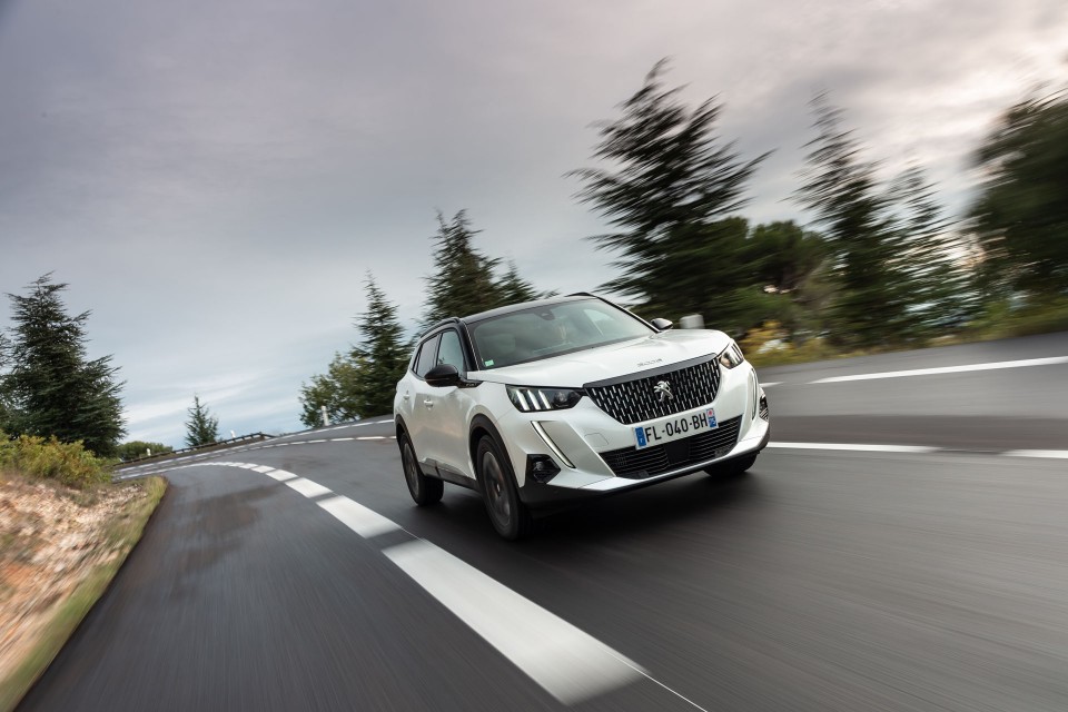 Photo officielle Peugeot 2008 II GT Line Blanc Nacré - Essais p