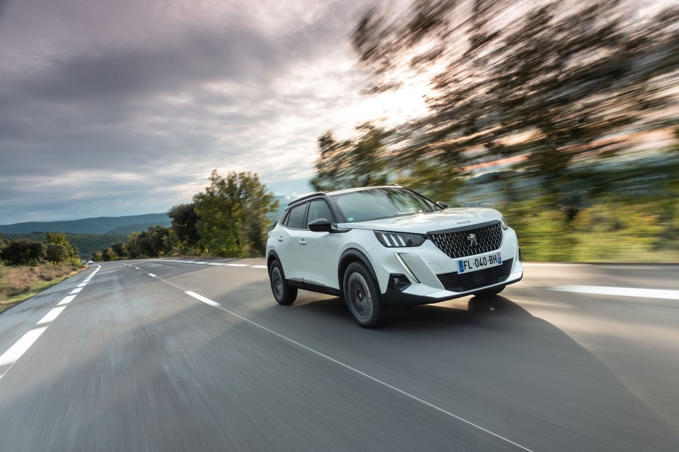 Photo officielle Peugeot 2008 II GT Line Blanc Nacré - Essais p