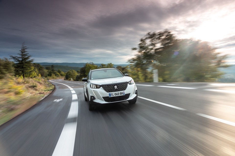 Photo officielle Peugeot 2008 II GT Line Blanc Nacré - Essais p