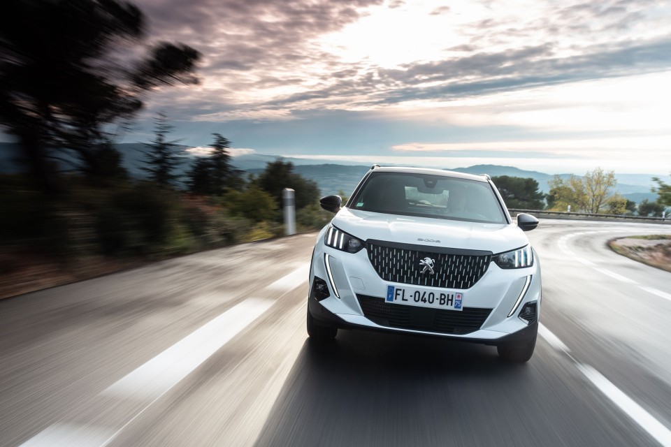 Photo officielle Peugeot 2008 II GT Line Blanc Nacré - Essais p