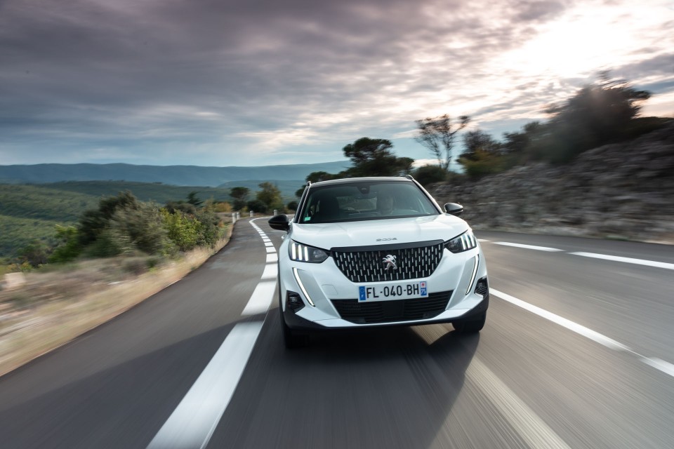 Photo officielle Peugeot 2008 II GT Line Blanc Nacré - Essais p