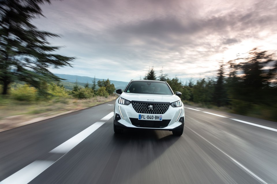 Photo officielle Peugeot 2008 II GT Line Blanc Nacré - Essais p