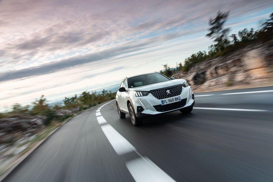 Photo officielle Peugeot 2008 II GT Line Blanc Nacré - Essais p