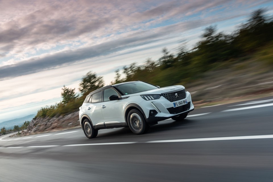 Photo officielle Peugeot 2008 II GT Line Blanc Nacré - Essais p