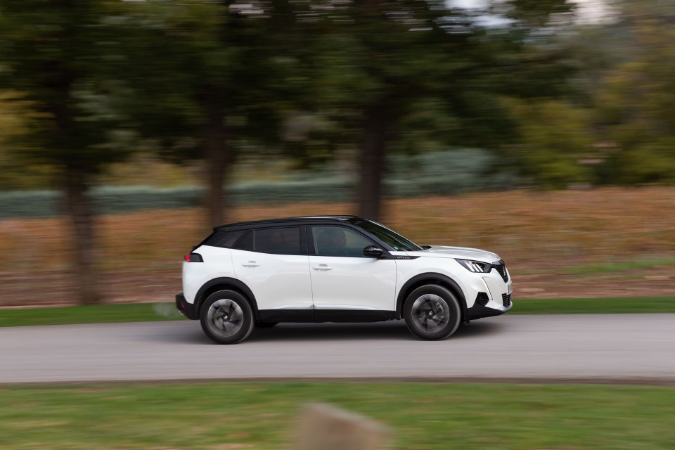 Photo officielle Peugeot 2008 II GT Line Blanc Nacré - Essais p