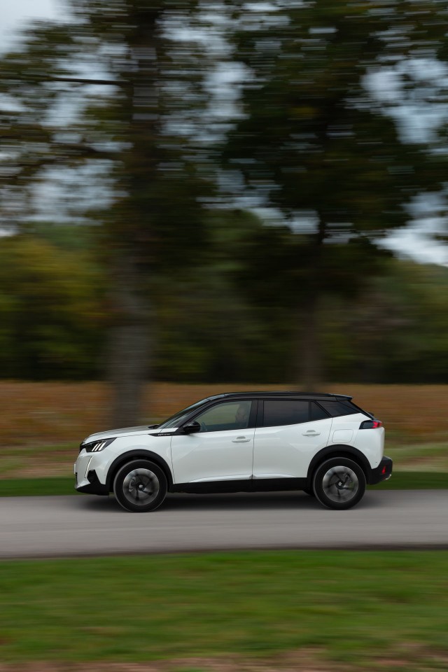 Photo officielle Peugeot 2008 II GT Line Blanc Nacré - Essais p