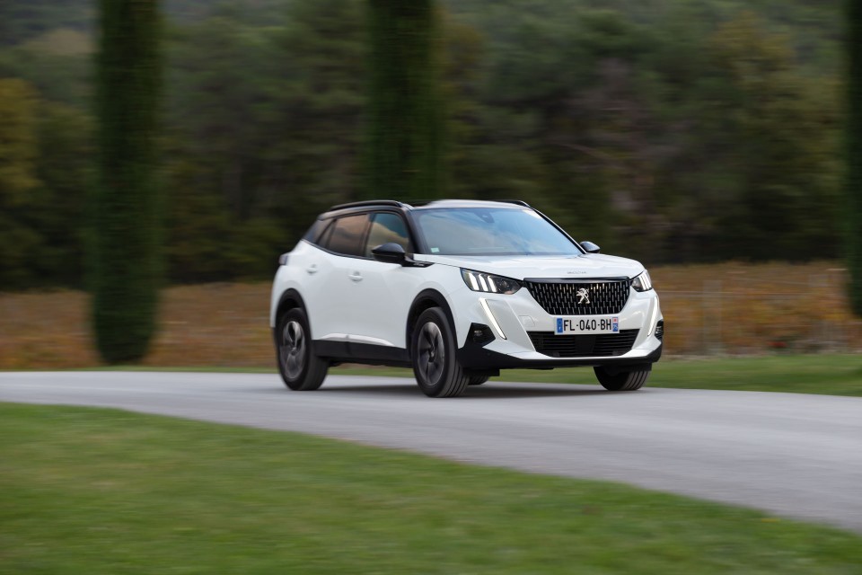 Photo officielle Peugeot 2008 II GT Line Blanc Nacré - Essais p