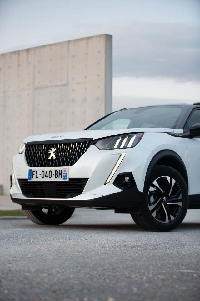 Photo officielle Peugeot 2008 II GT Line Blanc Nacré - Essais p