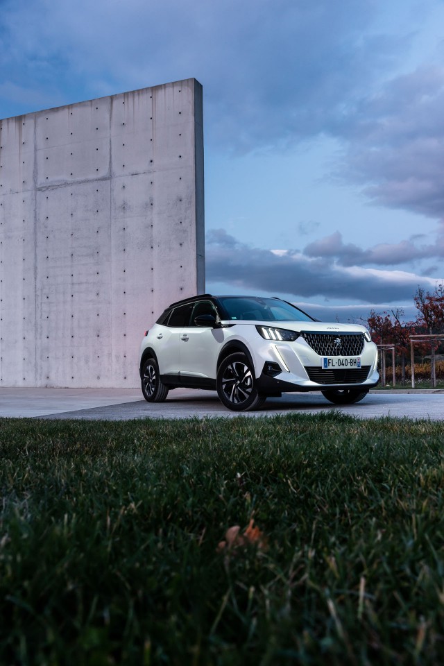 Photo officielle Peugeot 2008 II GT Line Blanc Nacré - Essais p