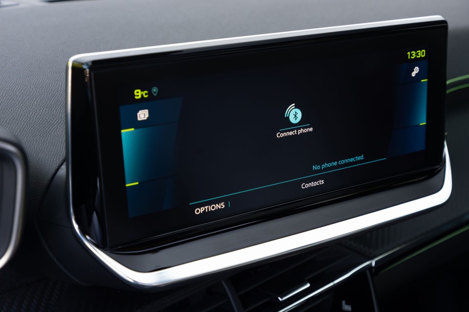 Photo officielle Peugeot e-2008 GT Blanc Nacré - Essais presse